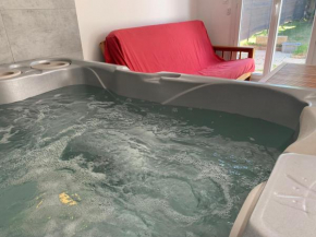 Maison chaleureuse avec spa intérieur privé